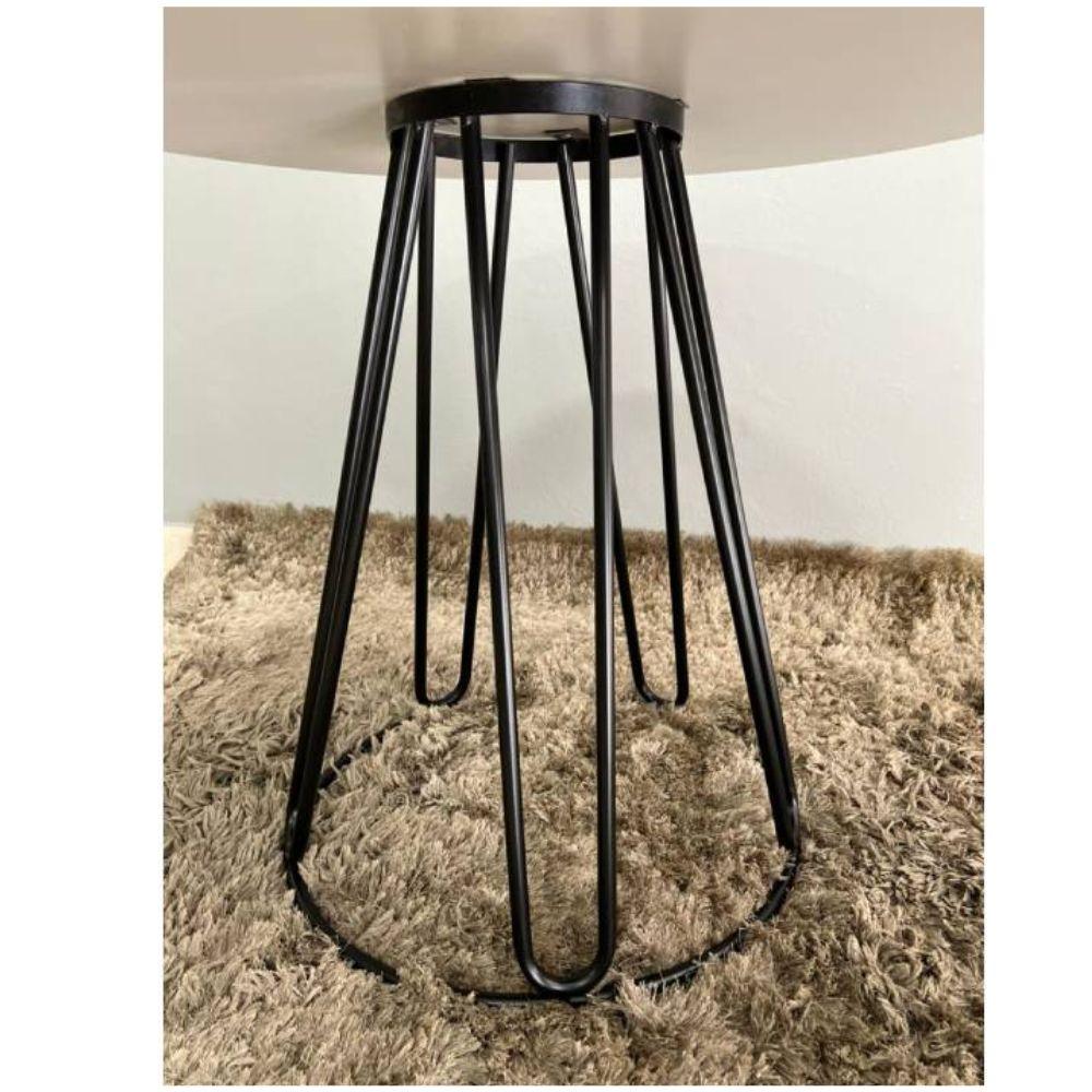 Mesa de Jantar Rubi Off White com Base de Metal Preta