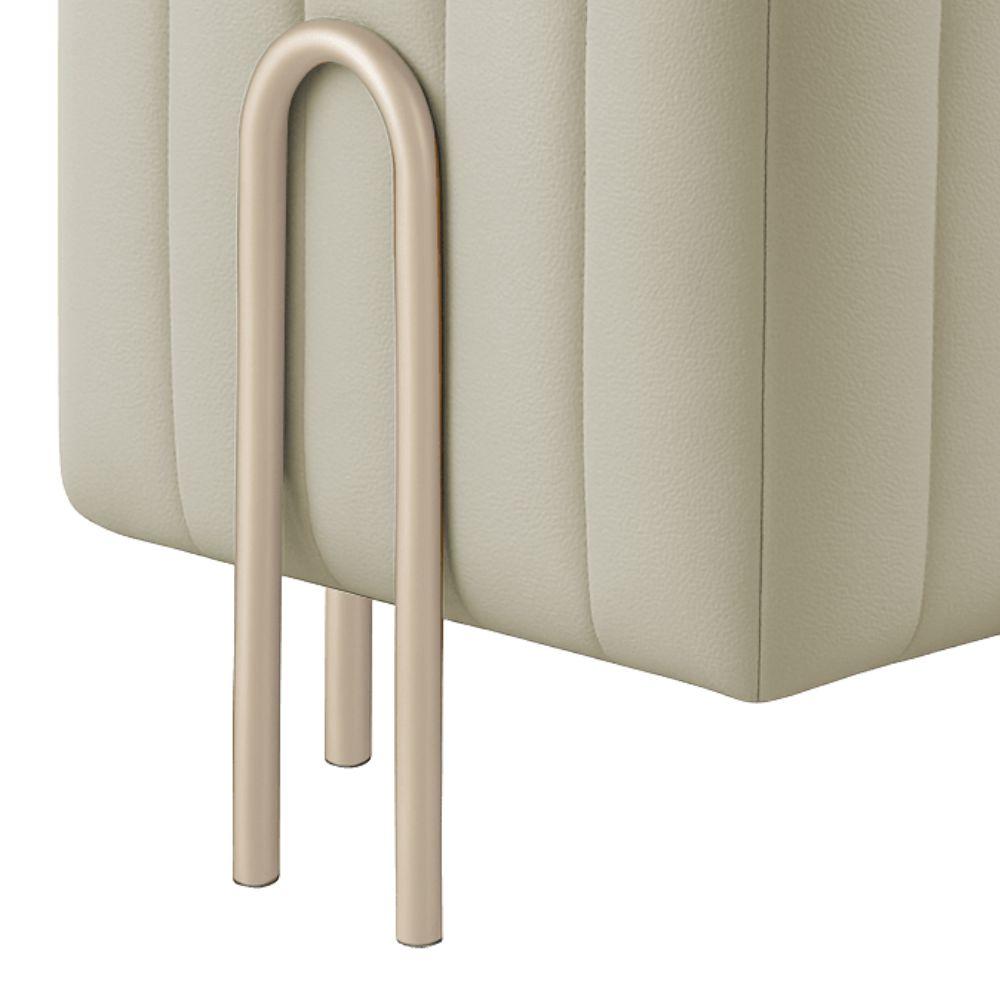 Puff Realeza Decorativo Couro Pérola Metal Champanhe