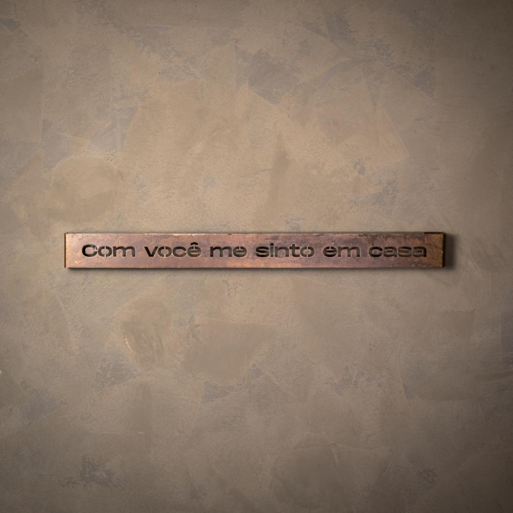 Frase de Ferro Rust - Com você me sinto em casa