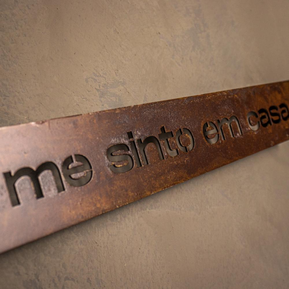 Frase de Ferro Rust - Com você me sinto em casa