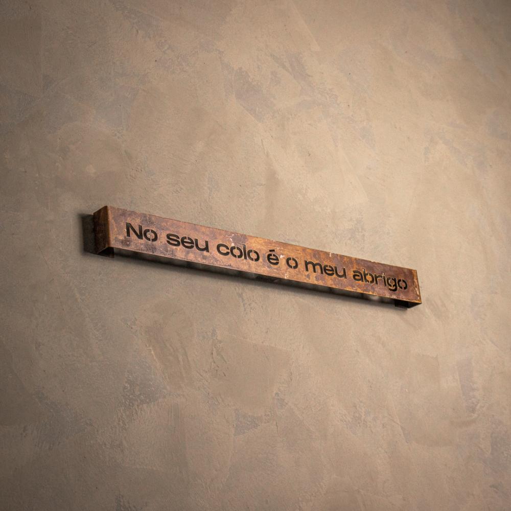 Frase de Ferro Rust - No seu colo é meu abrigo