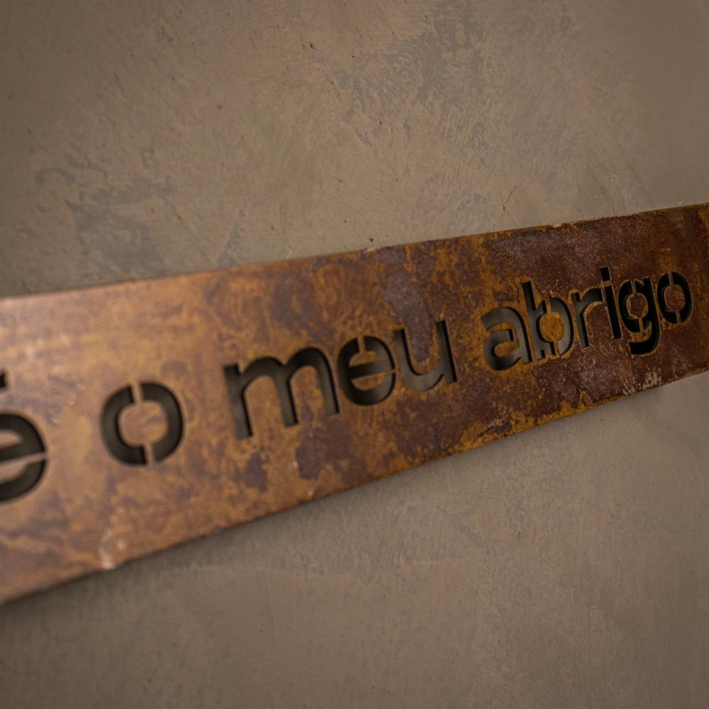 Frase de Ferro Rust - No seu colo é meu abrigo