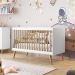Quarto de Bebê Completo Lígia Retrô Berço 3 em 1 com Grade de Madeira Guarda Roupa 3 Portas Cômoda Infantil 4 Gavetas com Porta Branco Carolina Baby