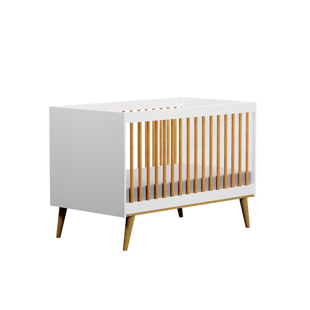 Quarto de Bebê Completo Lígia Retrô Berço 3 em 1 com Grade de Madeira Guarda Roupa 3 Portas Cômoda Infantil 4 Gavetas com Porta Branco Carolina Baby