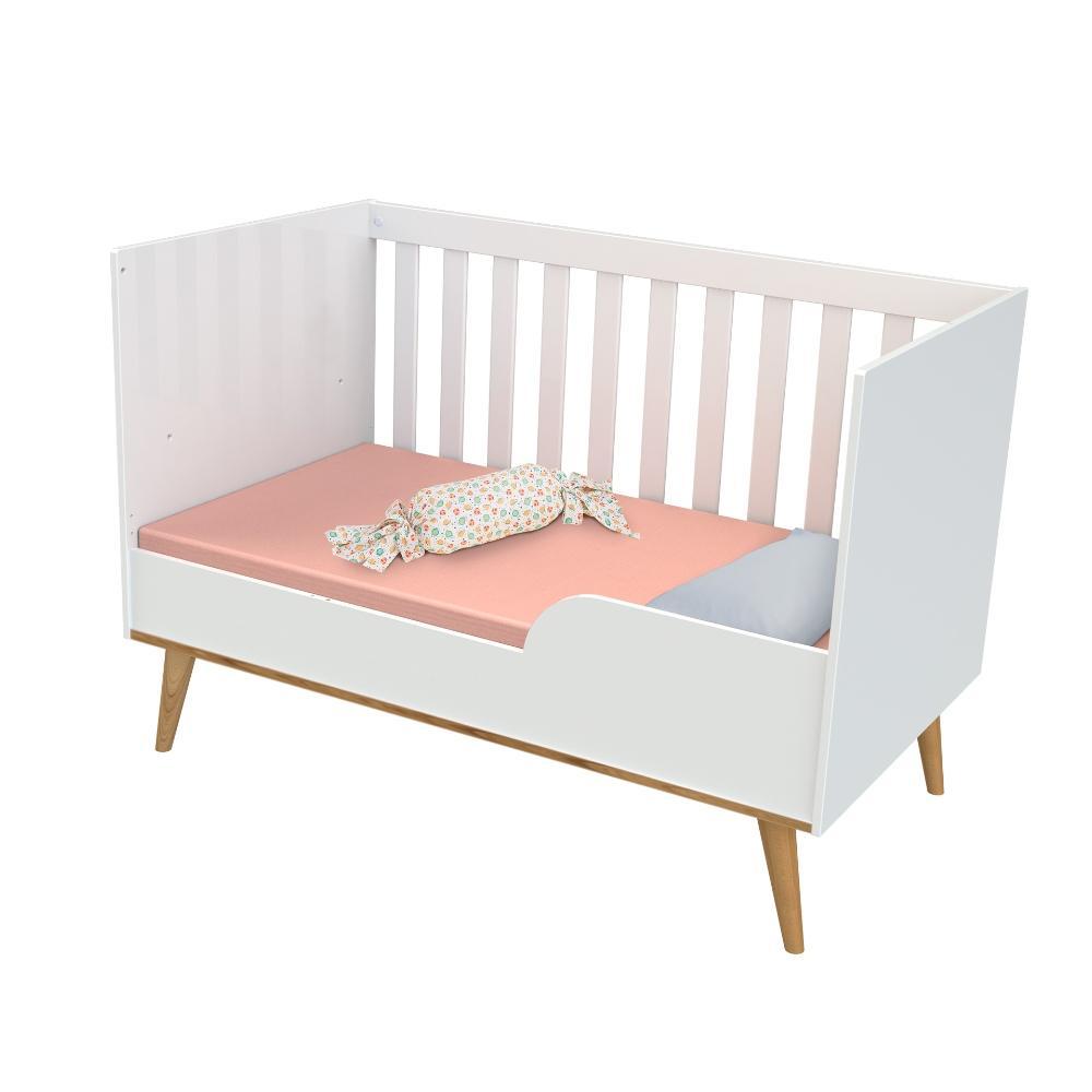 Quarto de Bebê Lígia Retrô Berço 3 em 1 Ludmila Cômoda 4 Gavetas com Porta Branco com Bétula Carolina Baby