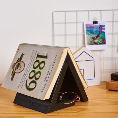 Suporte para livro e óculos de madeira preto