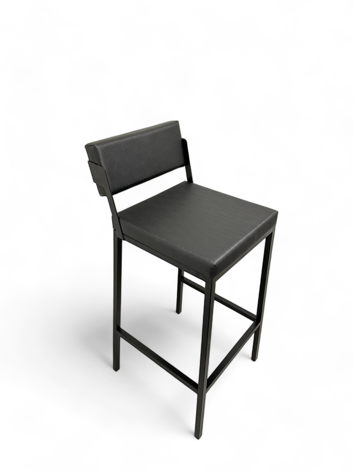 Banqueta Industial Estofado com Encosto Preto para Cozinha Americana Bancada Bar Ilha Prisma 65cm