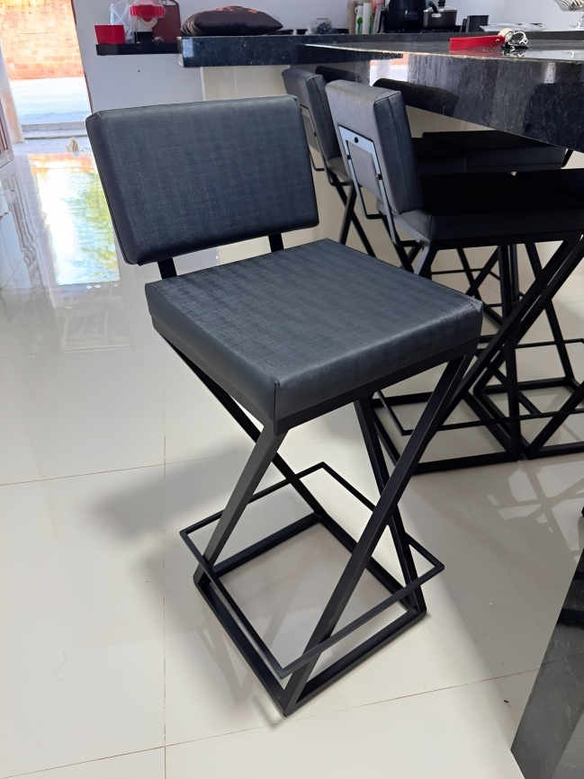 Banqueta Média Industrial Cozinha Bar Balcão Bistro Zenite com Encosto Metalon Preto 65cm