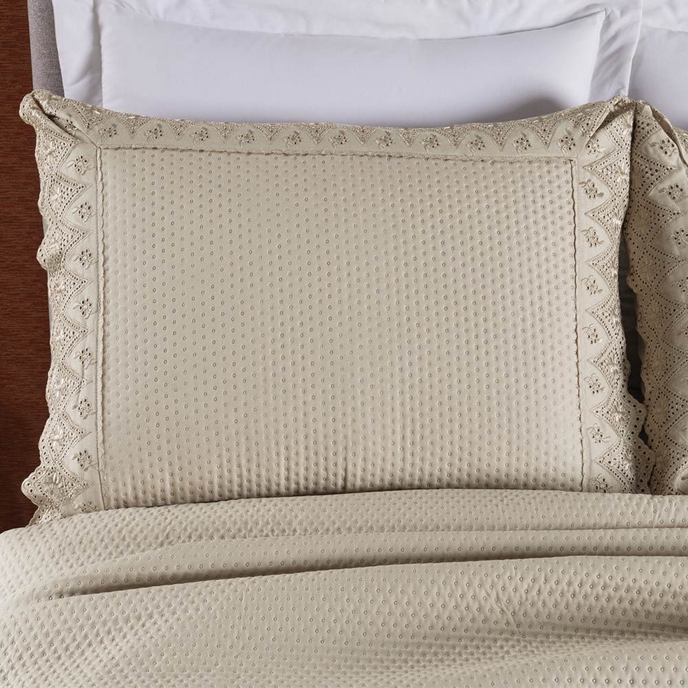 Colcha Queen Home Madrid com Bordado Inglês Micropercal 300 Fios 3 Peças - Avela