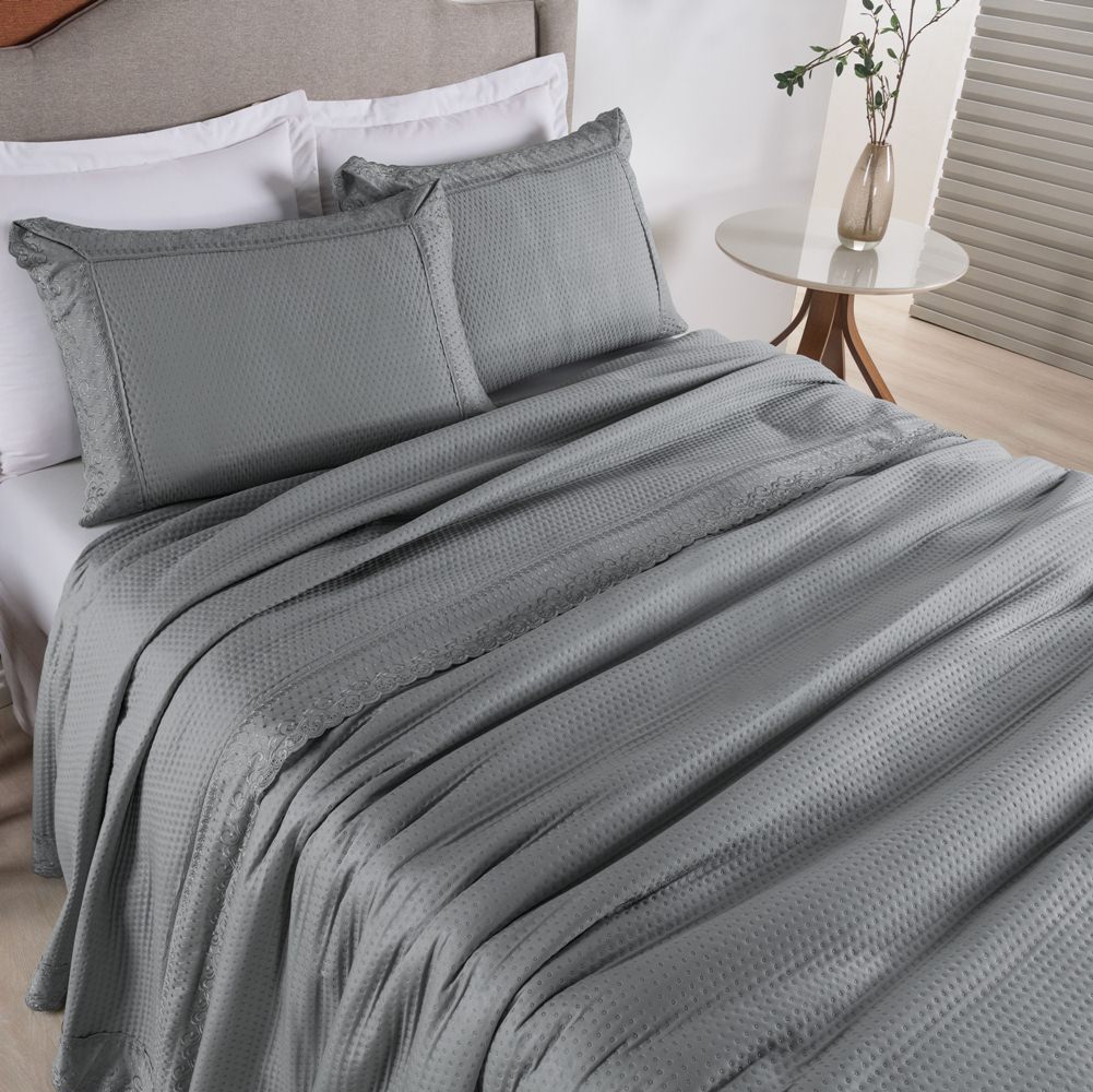 Colcha Queen Home Paris com Bordado Inglês Micropercal 300 Fios Toque de Algodão 3 Peças - Chumbo