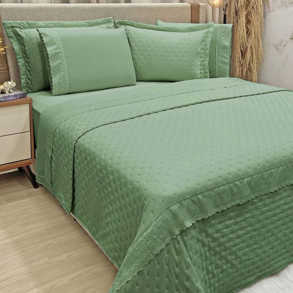 Kit Cobre Leito Queen + Jogo de Lençol Micropercal 300 Fios com Bordado Inglês Santorini 7 Peças - Verde Militar