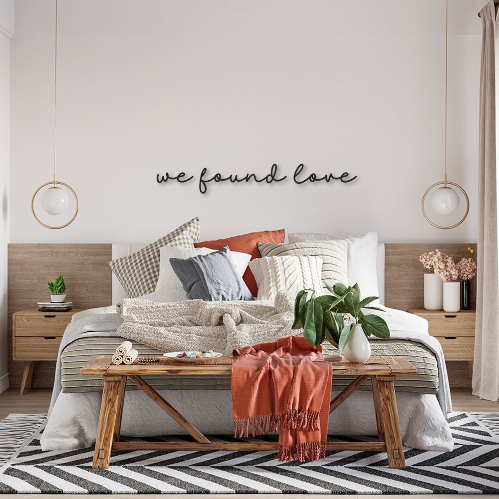Frase de Parede em Relevo We Found Love 150x22 Preto