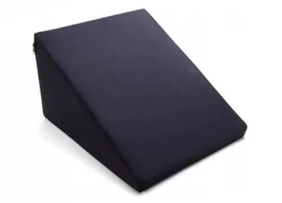 Kit 4 Travesseiros Encosto Triangular Preto Ortopédico Pós Cirúrgico Com Capa Tr