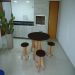 Conjunto de Mesa 90 cm com 4 Banquetas Rubi de Madeira Antígua com Assento Estofado Preto Cestari
