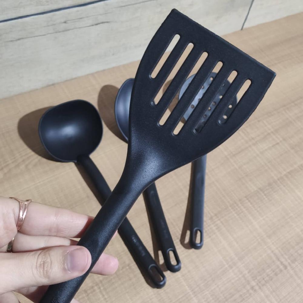 Conjunto 4 Utensílios de Cozinha Plástico Preto Colher Conch