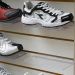 Expositor de Calçados Painel Canaletado Adulto Mostruário de Sapatos Tênis para Loja