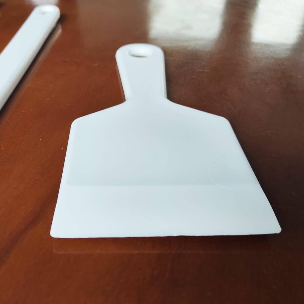 Kit 12 Espátulas de Cozinha Profissional Chapeiro Gourmet 10x24,5cm Retas Plástico Branco