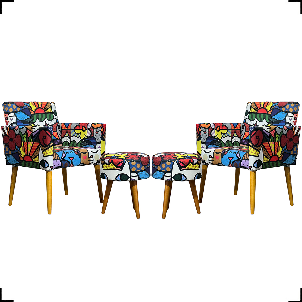 Kit 2 Poltronas Decorativas Para Sala Nina + 2 Puff Estampa Romero Brito Pé Castanho - Clique E Decore