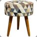 Kit 2 Poltronas Decorativas Para Sala Nina + 2 Puff Estampa Triângulo Bege Pé Castanho - Clique E Decore