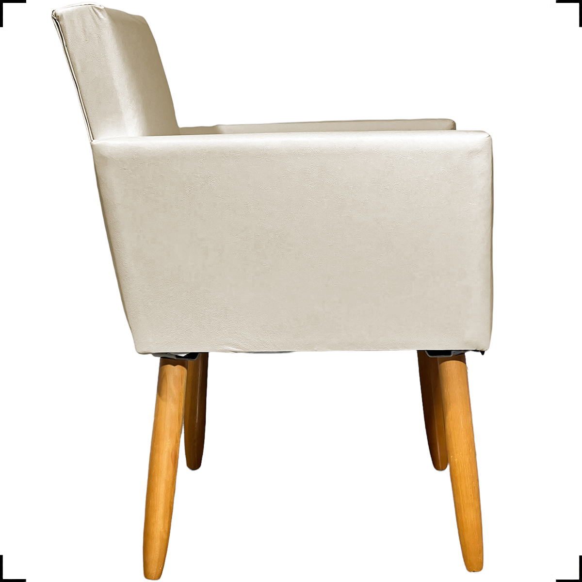 Kit 2 Poltronas Decorativas Para Sala Nina Corino Bege Pé Castanho - Clique E Decore