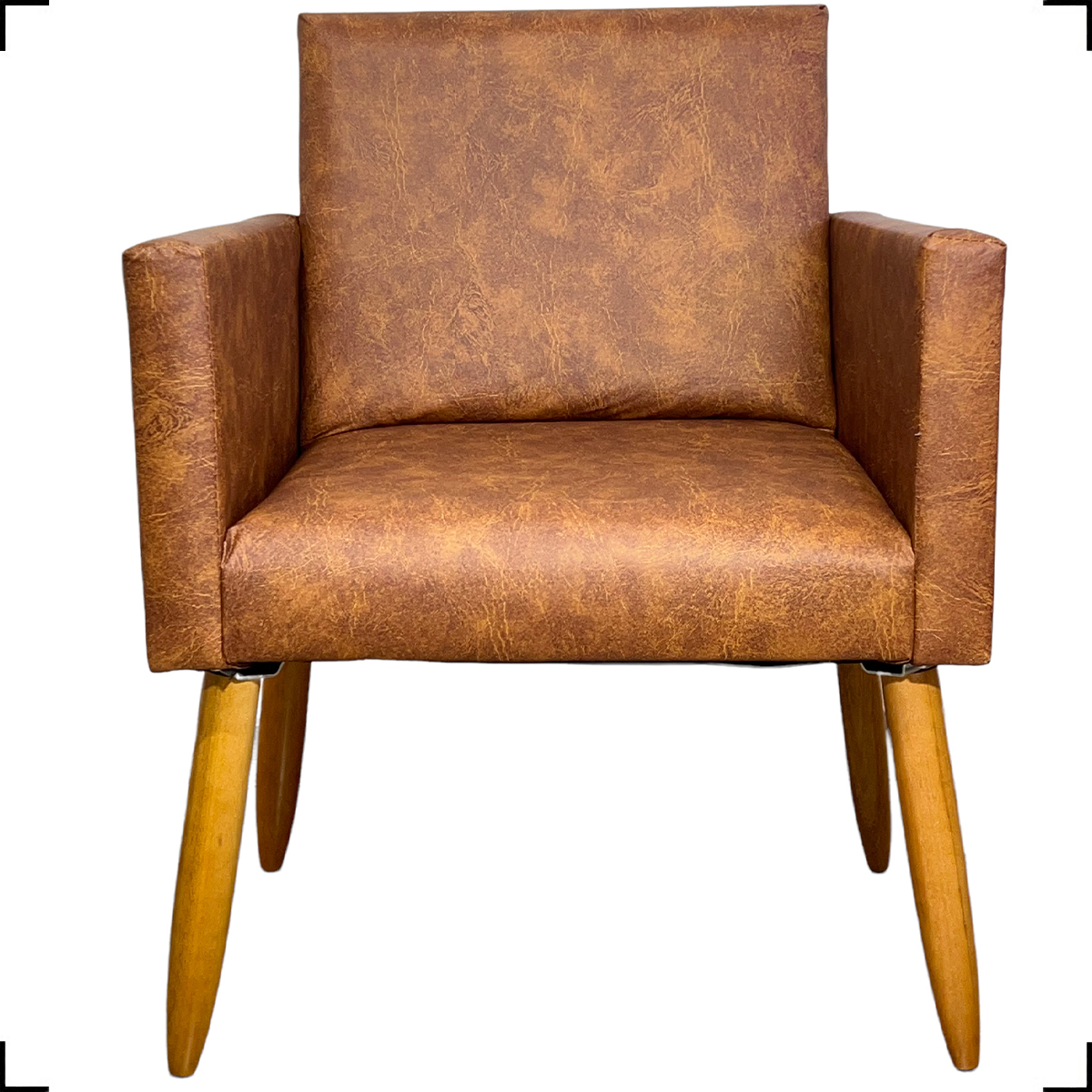 Kit 2 Poltronas Decorativas Para Sala Nina Corino Peroba Pé Castanho - Clique E Decore
