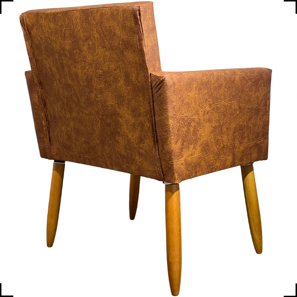Kit 2 Poltronas Decorativas Para Sala Nina Corino Peroba Pé Castanho - Clique E Decore