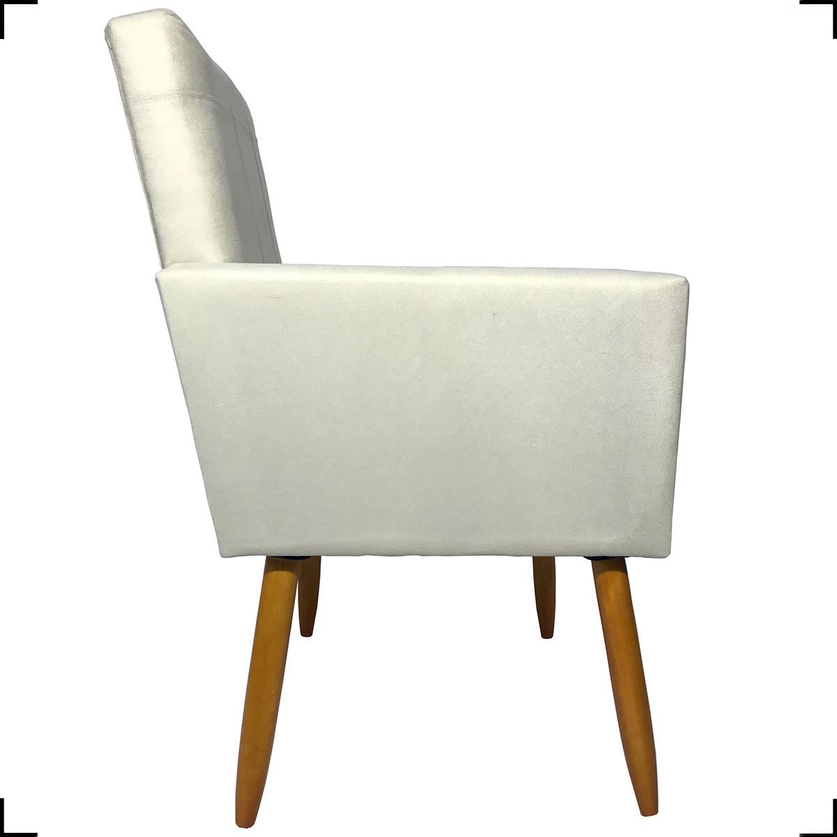 Kit 2 Poltronas Decorativas Para Sala, Quarto, Escritório Isa Suede Bege Pé Castanho - Clique E Decore