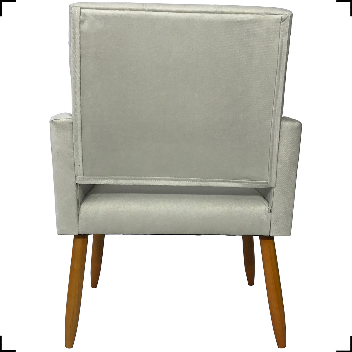 Kit 2 Poltronas Decorativas Para Sala, Quarto, Escritório Isa Suede Bege Pé Castanho - Clique E Decore