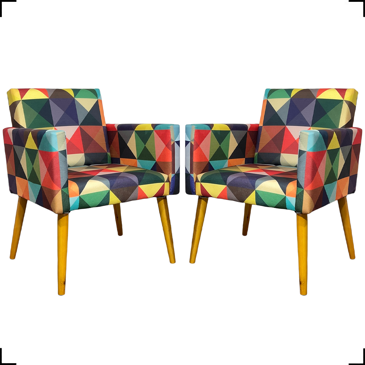 Kit 2 Poltronas Decorativas Reforçadas Nina Estampa Triângulo Colorido Pé Castanho - Clique E Decore