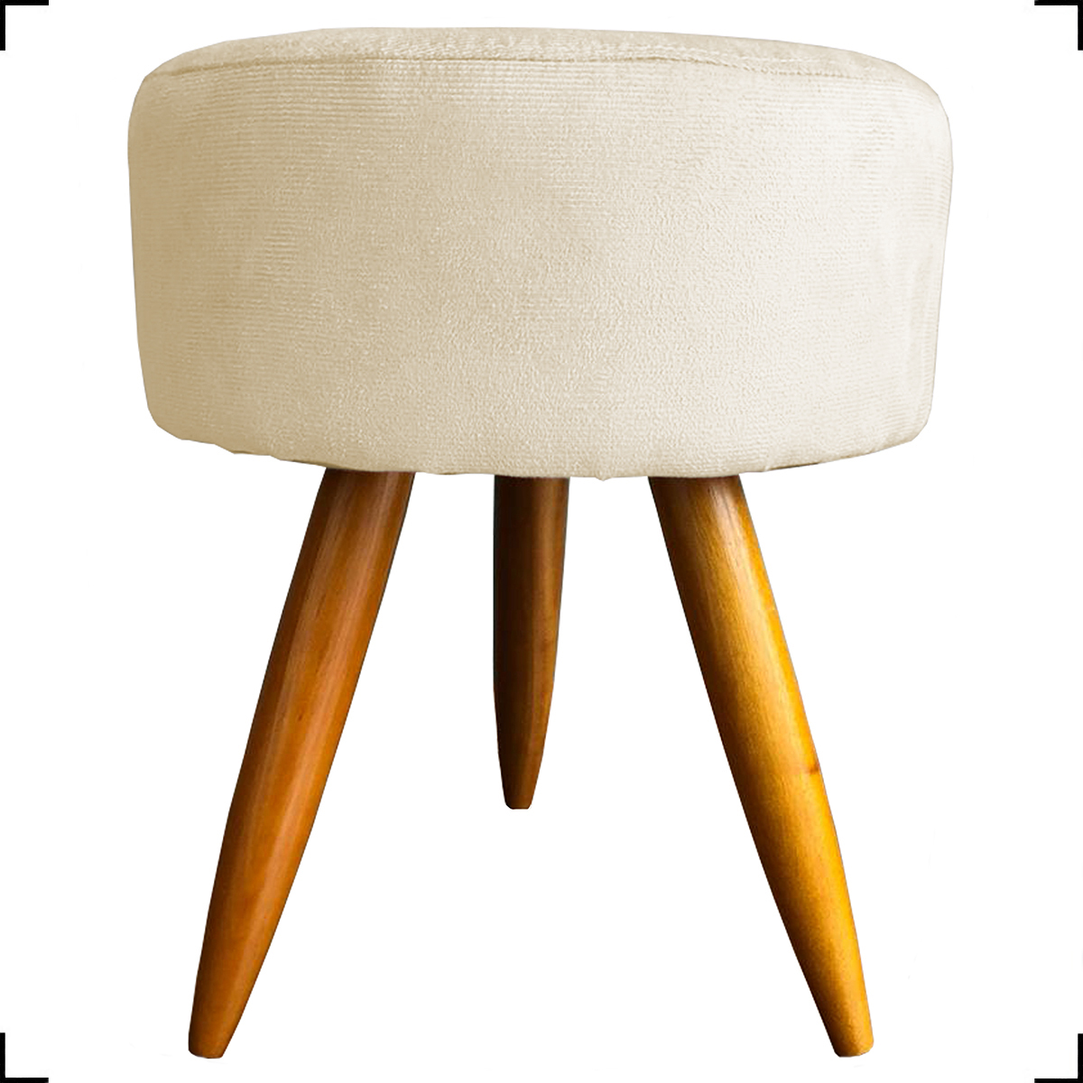 Kit Namoradeira + 2 Poltronas Decorativas Para Sala Nina + Puff Redondo Suede Bege Pé Castanho