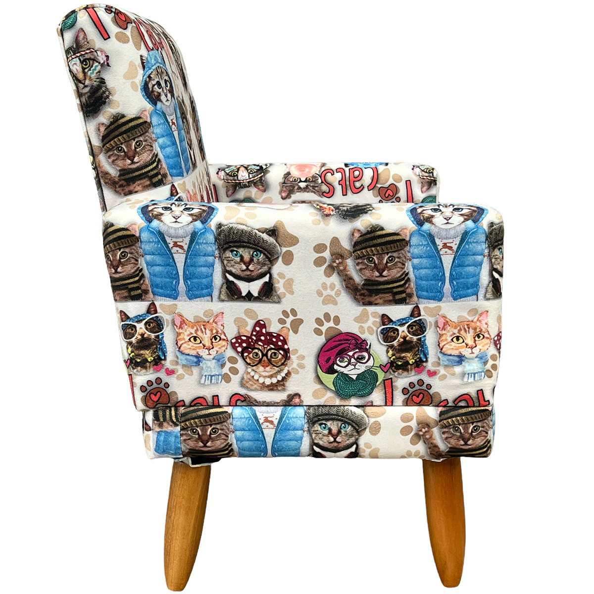Poltrona Decorativa Nina Infantil Para Quarto Infantil Suede Estampa Gatos Pé Castanho