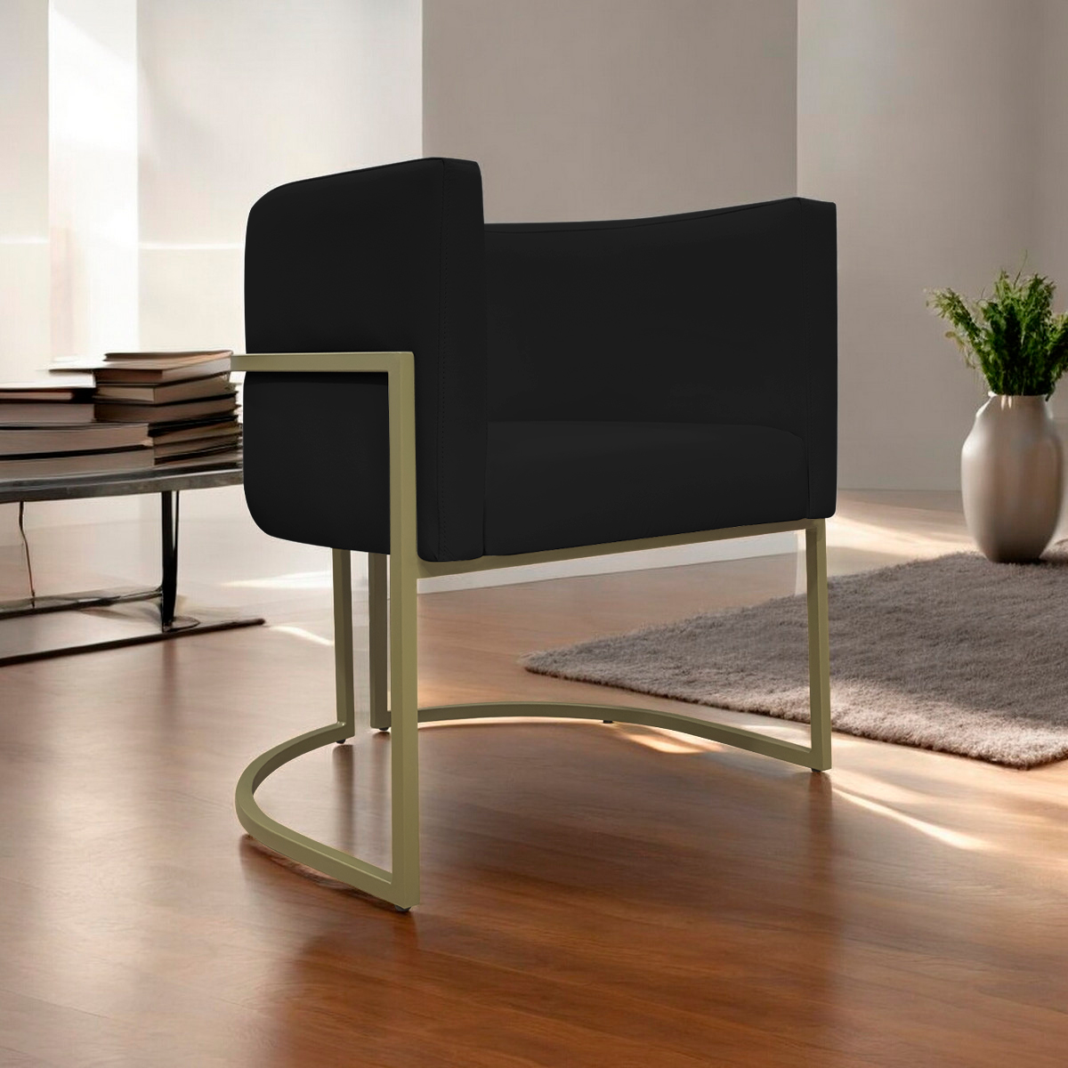 Poltrona Decorativa Para Sala Luna Reforçada Escritório Consultório Recepção Corino Preto Base de Ferro Champagne