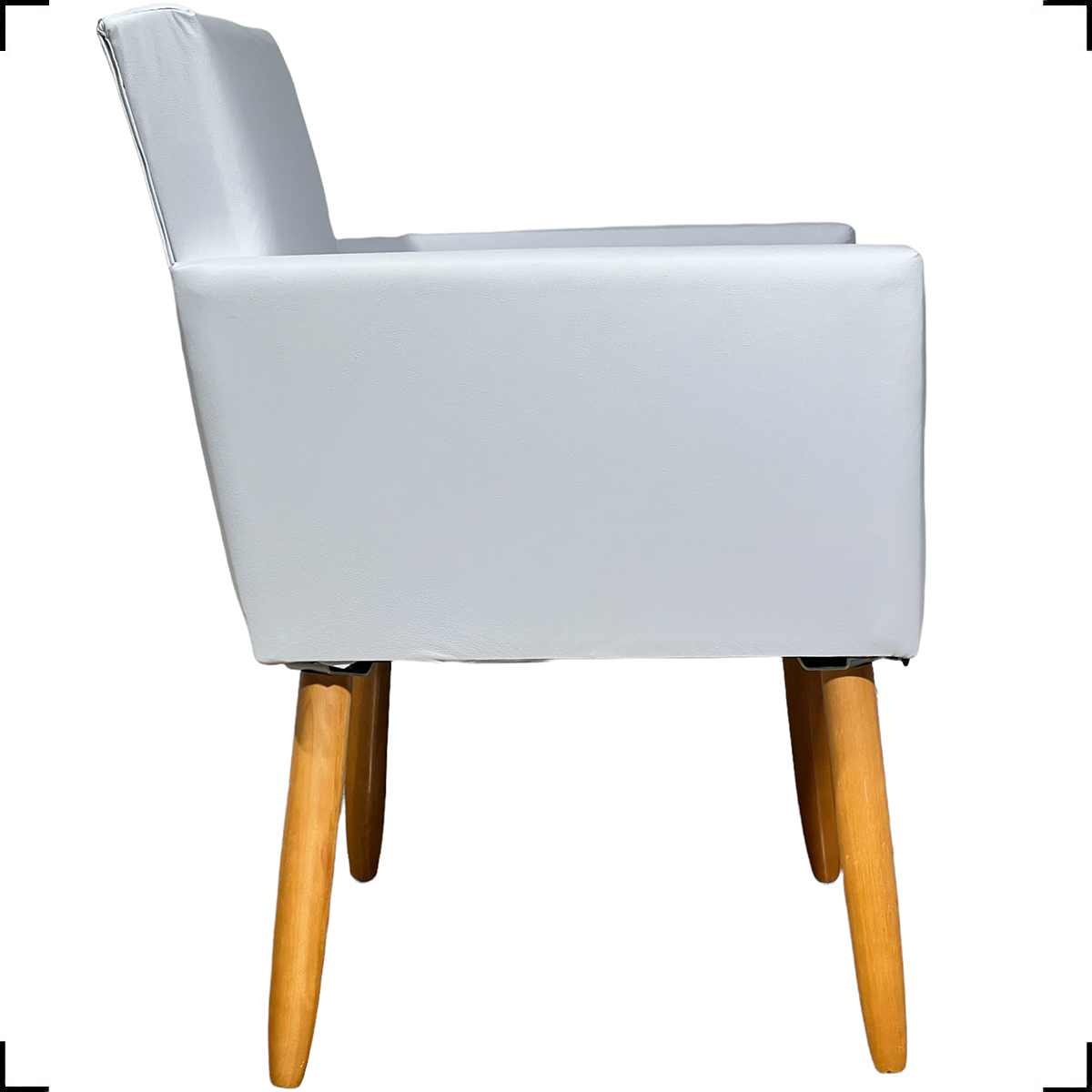 Poltrona Decorativa Para Sala Recepção Consultório Escritório Nina Corino Branco