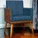 Poltrona Decorativa Para Sala Recepção Manicure Consultório Cadeira Lis Corino Peroba e Suede Azul Marinho