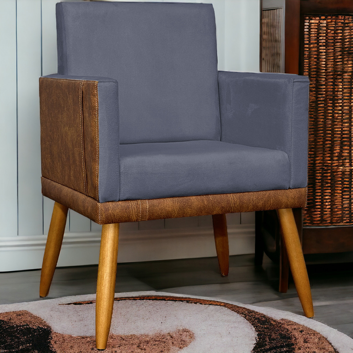 Poltrona Decorativa Para Sala Recepção Manicure Consultório Cadeira Lis Corino Peroba e Suede Cinza