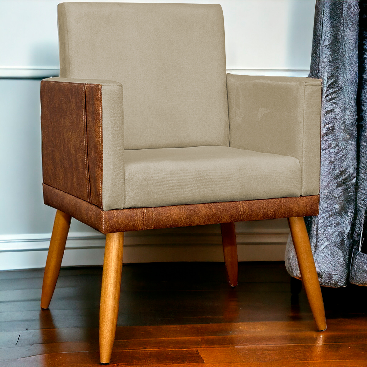 Poltrona Decorativa Para Sala Recepção Manicure Consultório Cadeira Lis Corino Peroba e Suede Nude