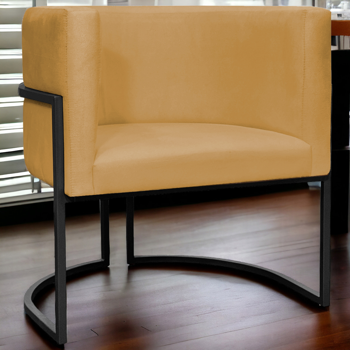 Poltrona Decorativa Para Sala Recepção Manicure Escritório Luna Suede Mostarda Base de Ferro Preto