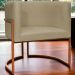 Poltrona Decorativa Para Sala Recepção Manicure Escritório Luna Suede Nude Base de Ferro Bronze