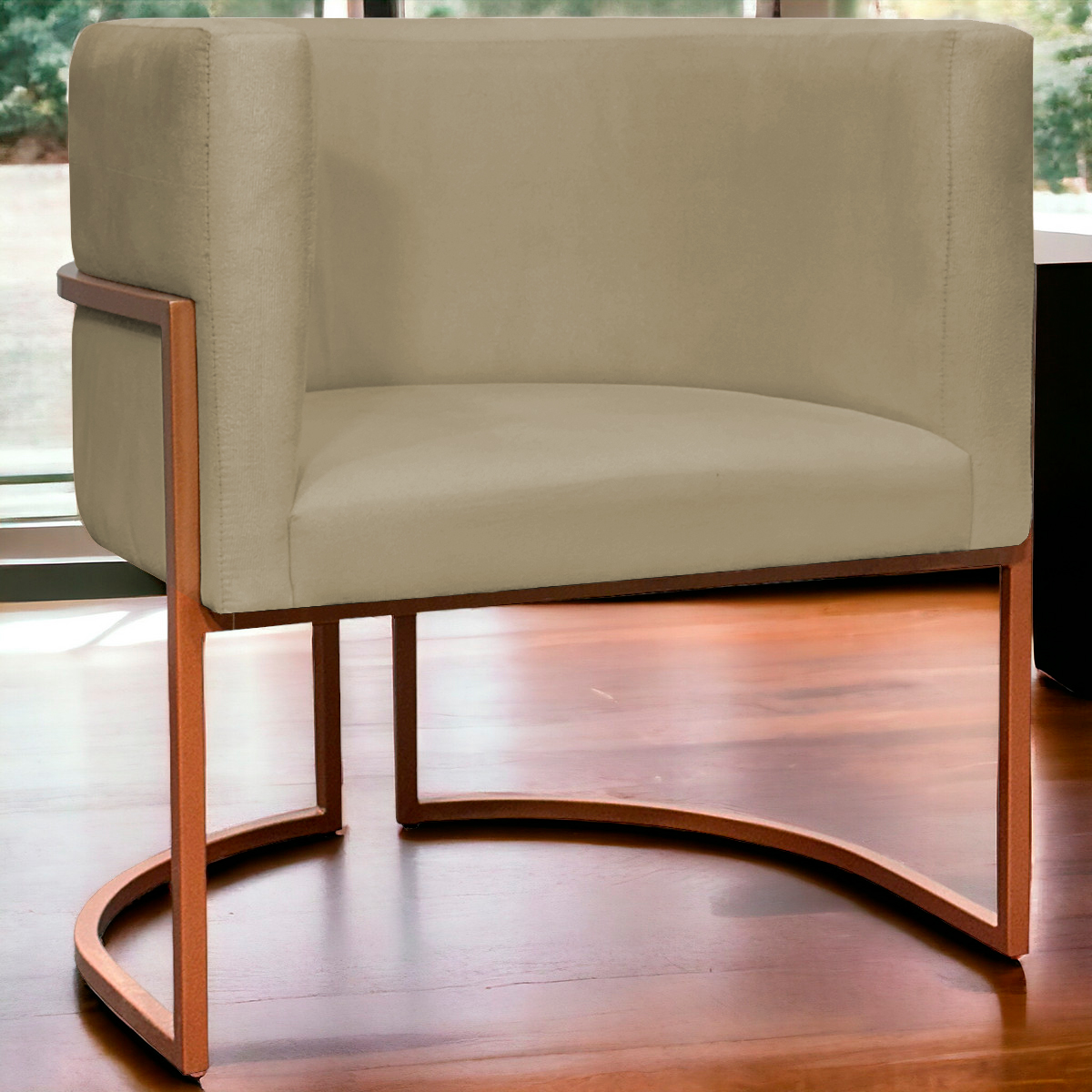 Poltrona Decorativa Para Sala Recepção Manicure Escritório Luna Suede Nude Base de Ferro Bronze