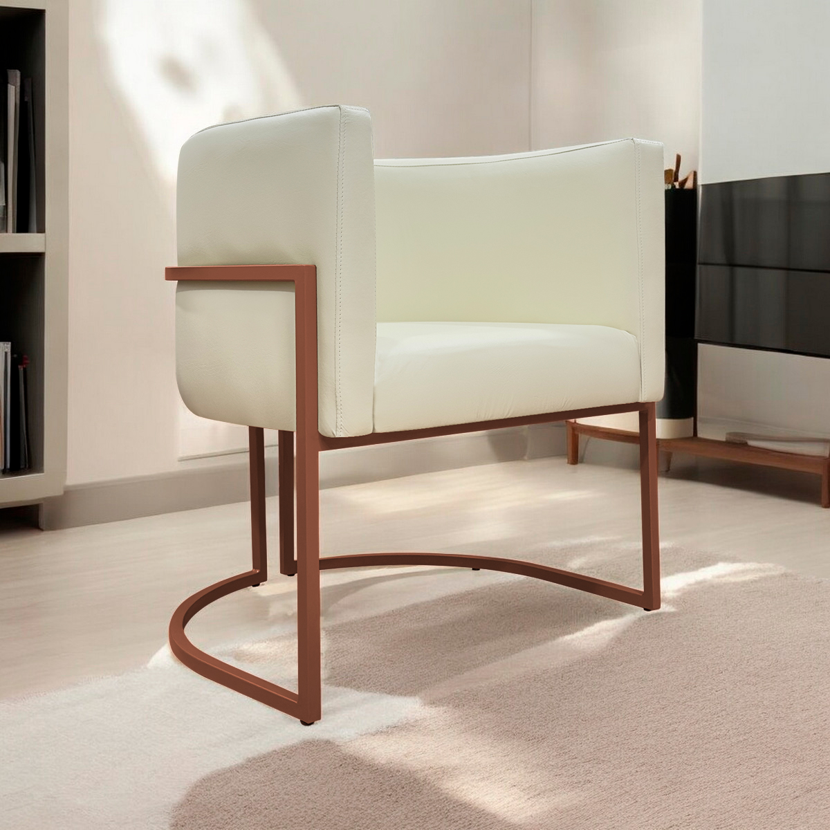 Poltrona Decorativa Recepção Luna Tecido Sintético Bege Base de Ferro Bronze