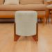 Puff Decorativo Redondo Confortável Para Sala Penteadeira Eloah Suede Nude