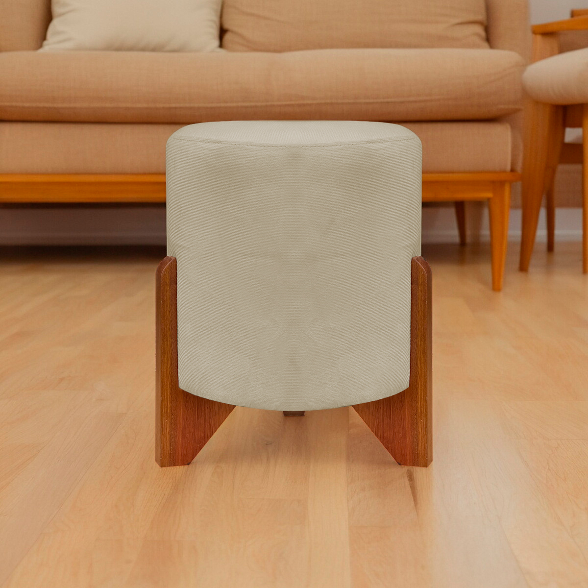 Puff Decorativo Redondo Confortável Para Sala Penteadeira Eloah Suede Nude