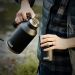Conjunto Garrafa Térmica Growler 1,9L e Copo Térmico de Cerveja com Abridor 600ml Preto Coleman