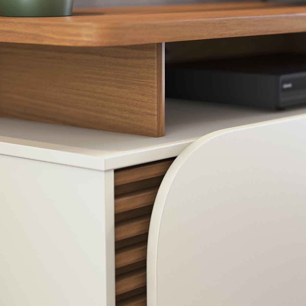 Rack Bancada Jureli 2 Portas 5 Nichos TV até 75" Polegadas Freijó / Off White Matte