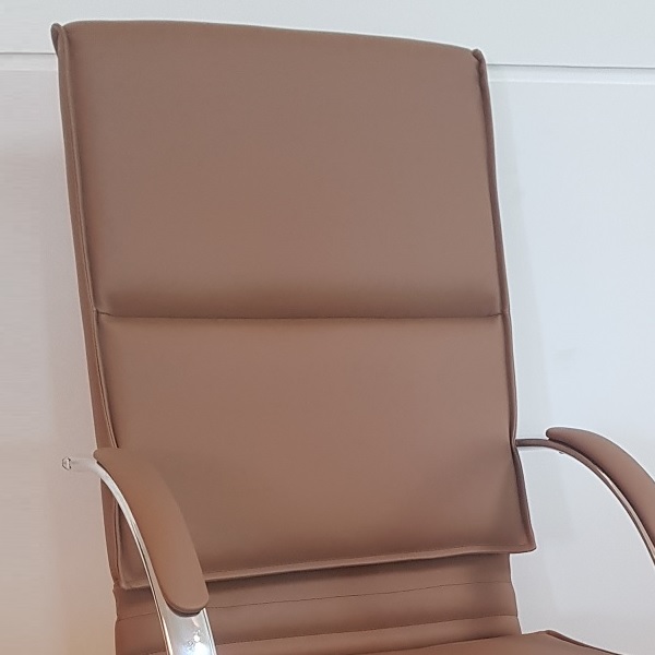 Cadeira Escritório Presidente Boss Caramelo Cromada CompreAlegre com Relax 100% Nacional
