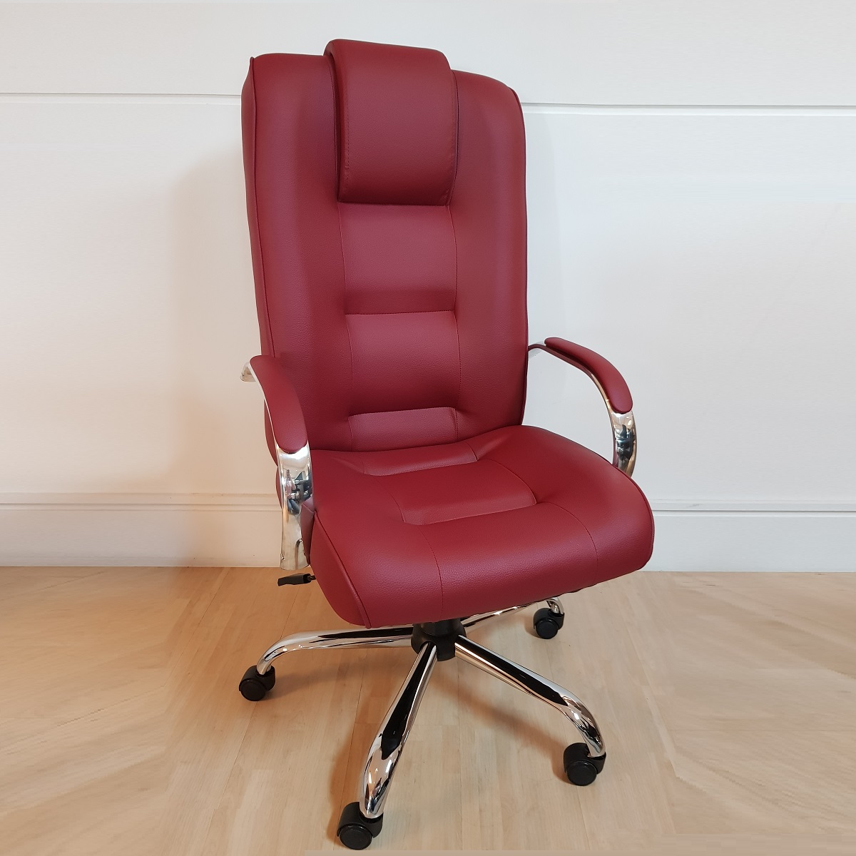 Cadeira Giratória Escritório Classic Presidente Vermelha Base Cromada CompreAlegre com Relax e Rodizio 100% Nacional