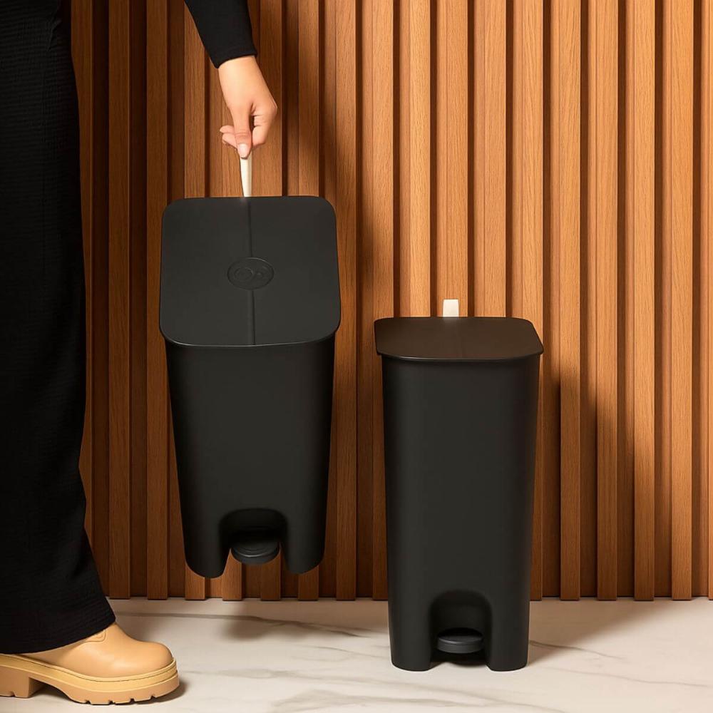 Lixeira 20L com Pedal Tampa Borboleta Banheiro Preto Coza Abertura Dupla Alça