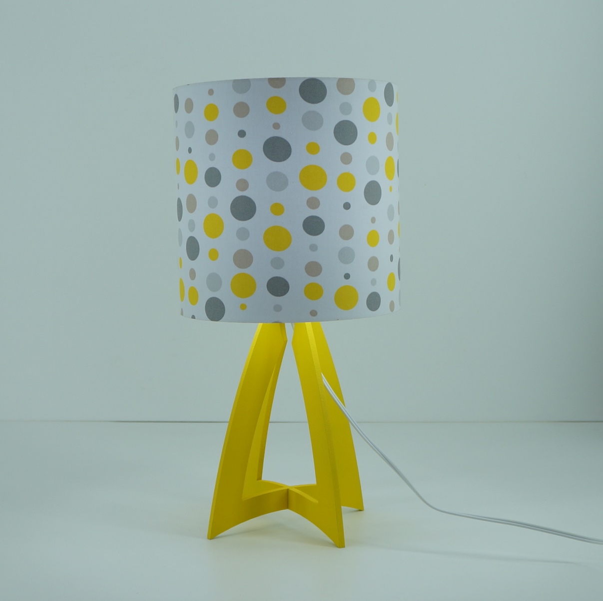 Abajur Amarelo com Tecido Poás Cinza e Amarelo