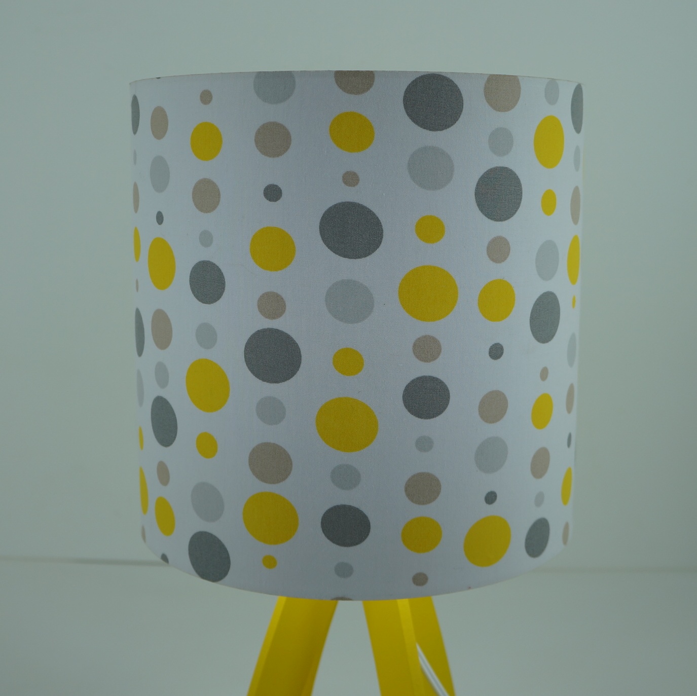 Abajur Amarelo com Tecido Poás Cinza e Amarelo
