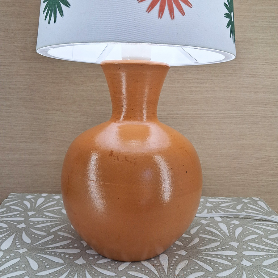 Abajur Base Cerâmica E Cúpula Flores Apliques Coloridos Bivolt